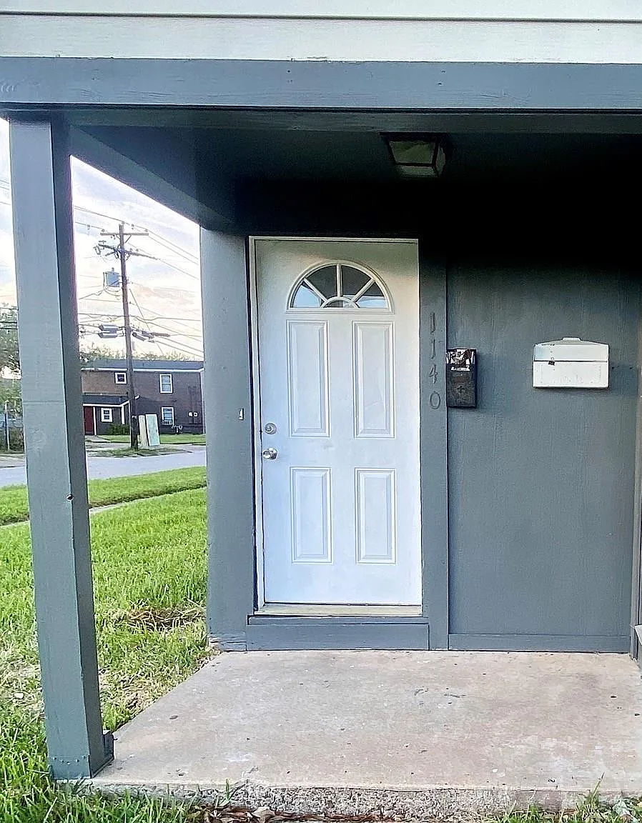 2 bed, 1.0 bath, 900 sqft, $975 — Photo 2
