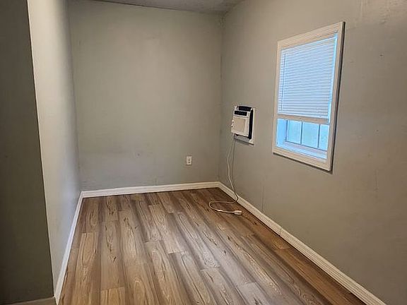 5th image of 3214 E 10th Ave