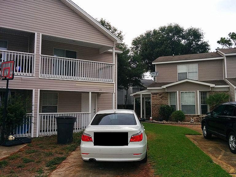 1st image of 49 Chatelaine Cir SE