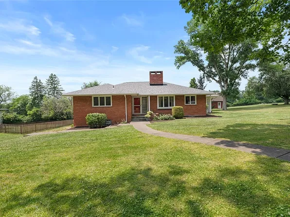 24 Charter Oak Dr, Carnegie, PA 15106