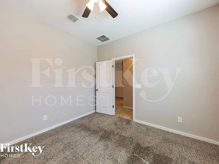 10129 W Southgate Ave — Photo 11