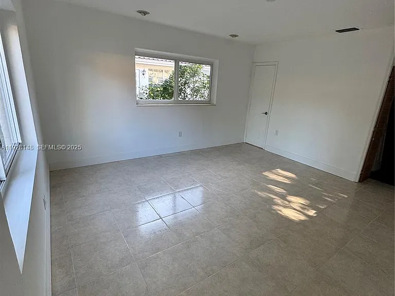 3021 SW 2nd Ave — Photo 11