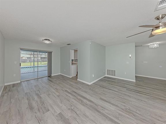 5th image of 1053 Derian Pl