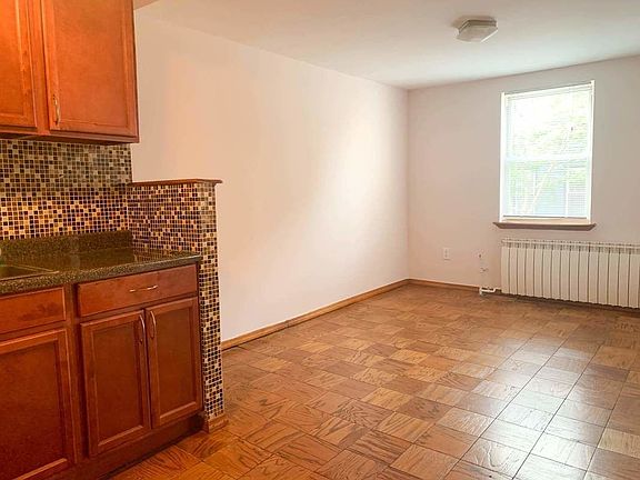 5th image of 318 Eckford St #2F