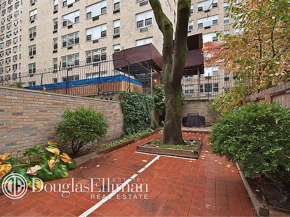 3rd image of 520 E 87th St