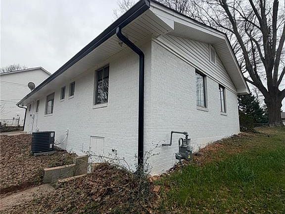 5th image of 235 Tower Heights Rd