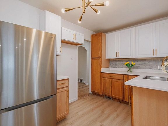 5th image of 18423 Ashton Ave
