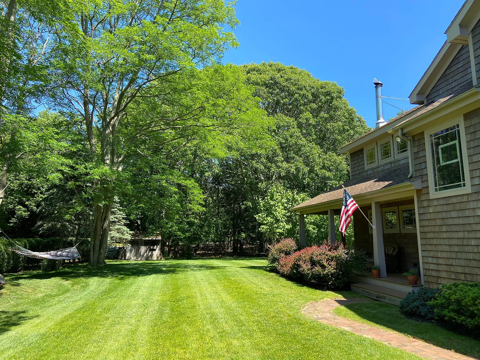 East Hampton Village Close to Everything! — Photo 3