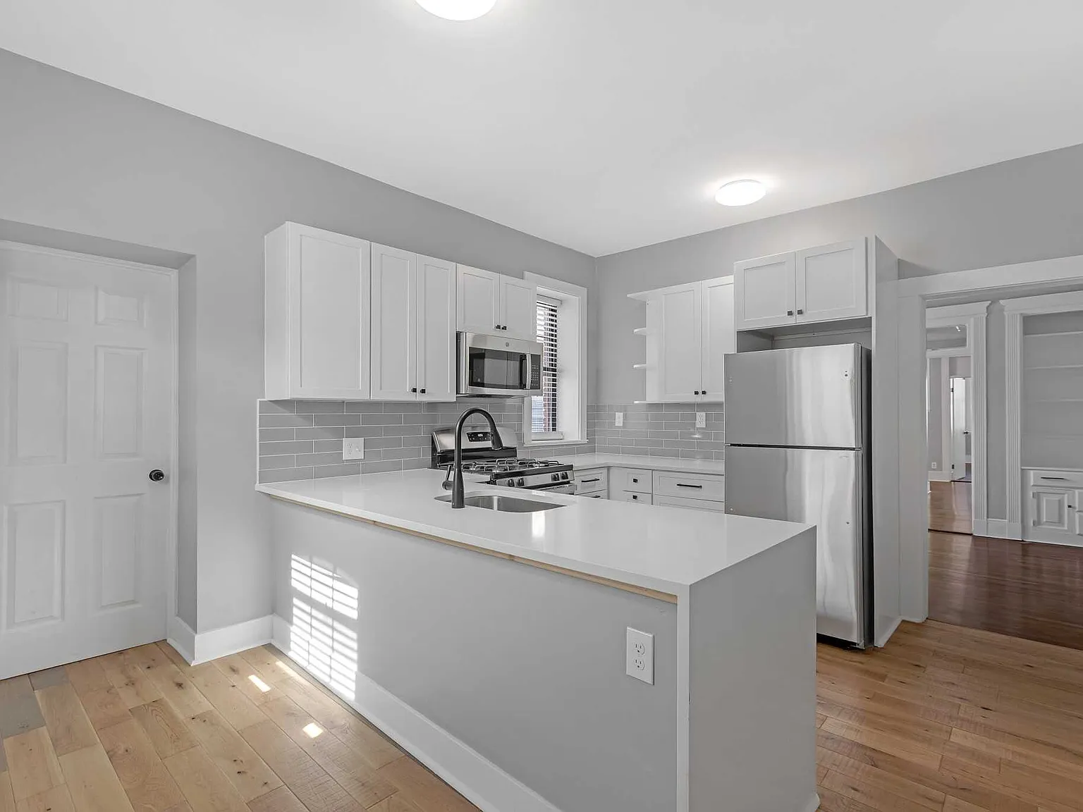 4 bed, $5,600 — Photo 3