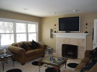 732 S Summit St, Barrington, IL 60010