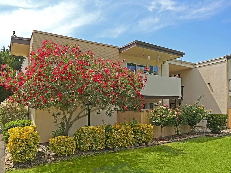 Marconi Gardens East — Photo 10