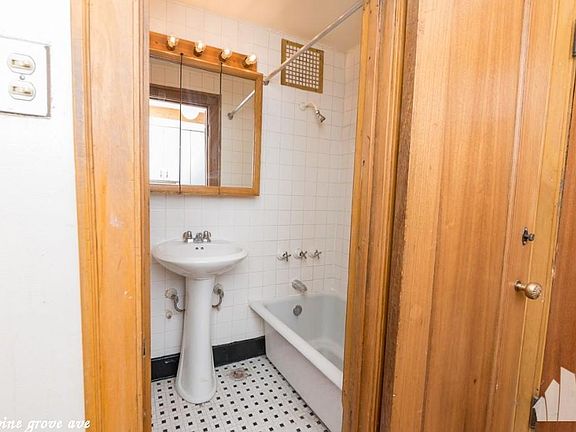 4th image of 2740 N Pine Grove Ave #1313