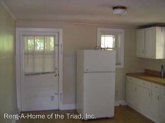 3rd image of 3512 Lynhaven Dr