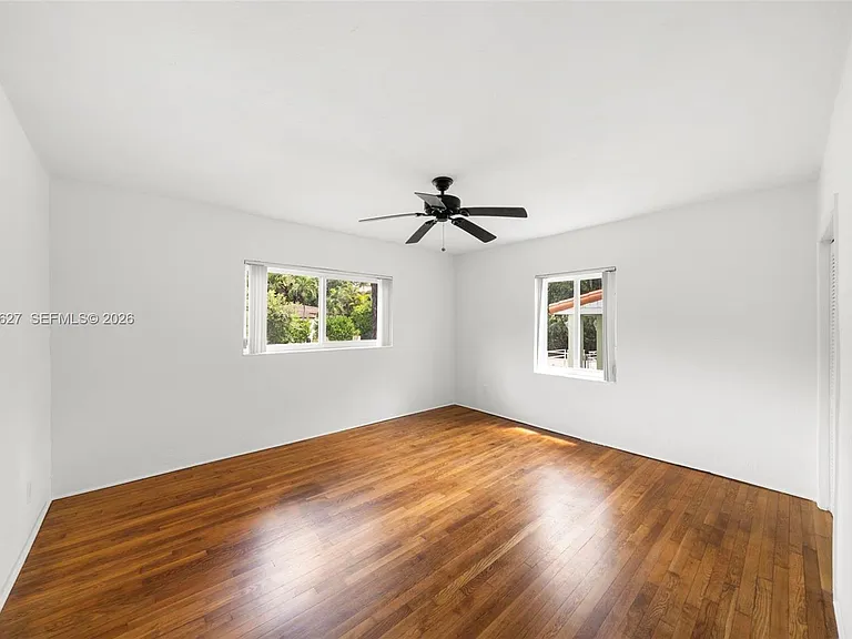 5730 SW 42nd Ter — Photo 4