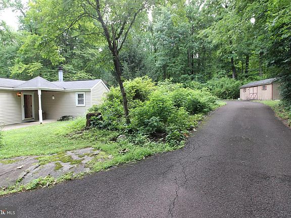 2nd image of 1926 Bethlehem Pike