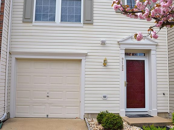 Beautiful move in ready townhome near Ft. Belvoir and VRE