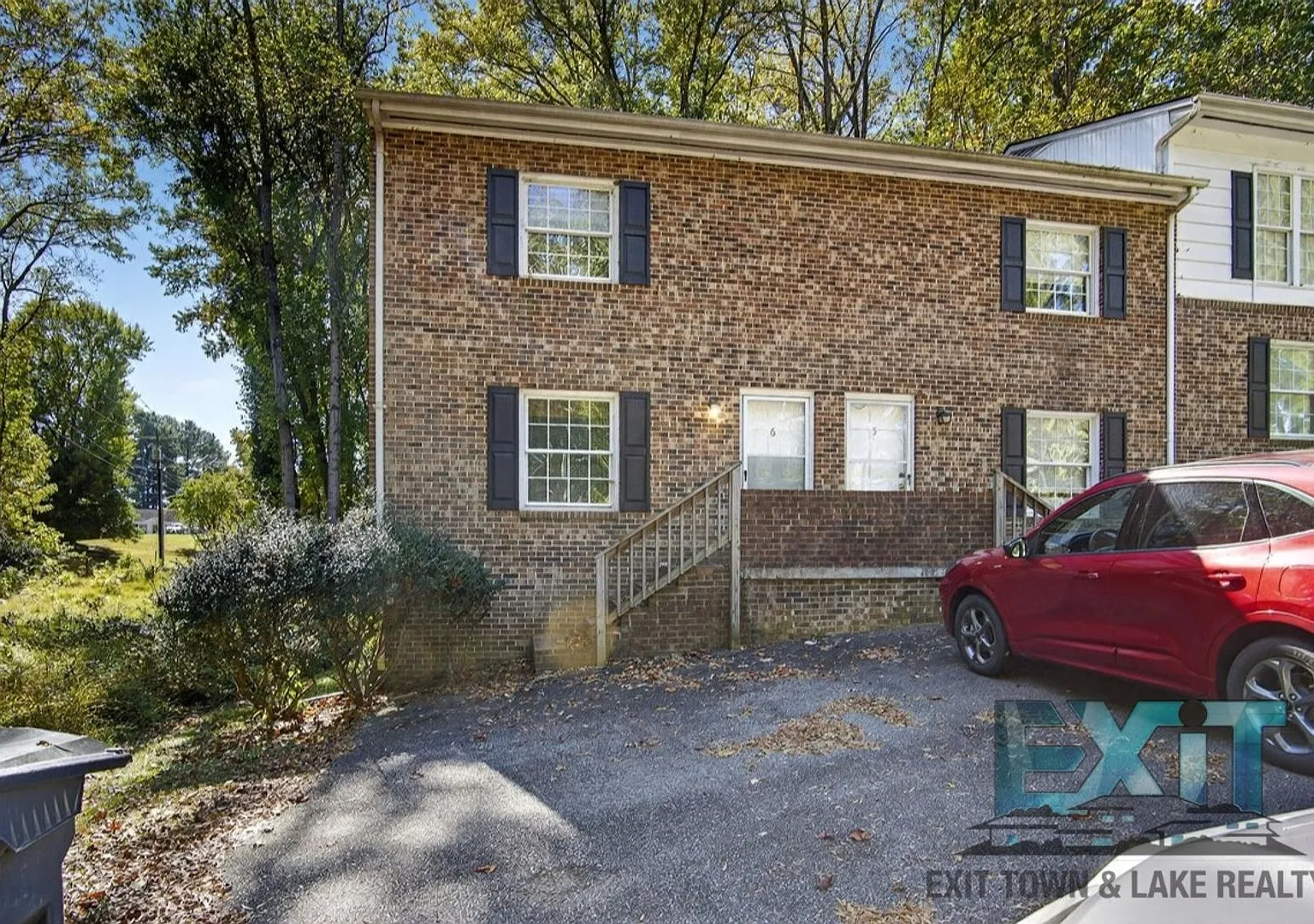 704 Hite — Photo 2