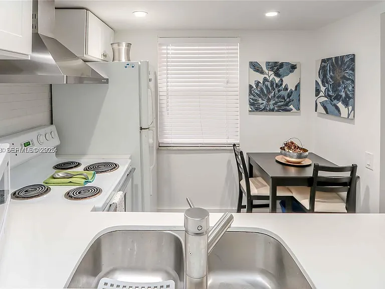 9150 Lime Bay Blvd #212 — Photo 7