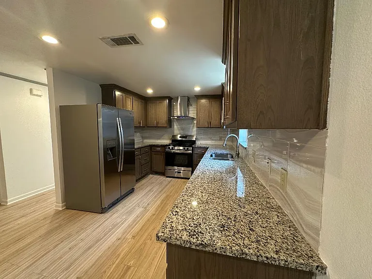 532 Oak Grove Ln — Photo 10