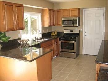 5th image of 973 NE Hawthorne Ave