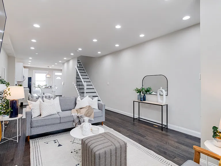 442 N Linwood Ave — Photo 4