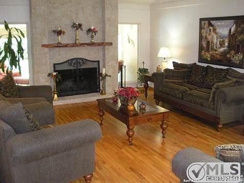3rd image of 307 Stonewood St