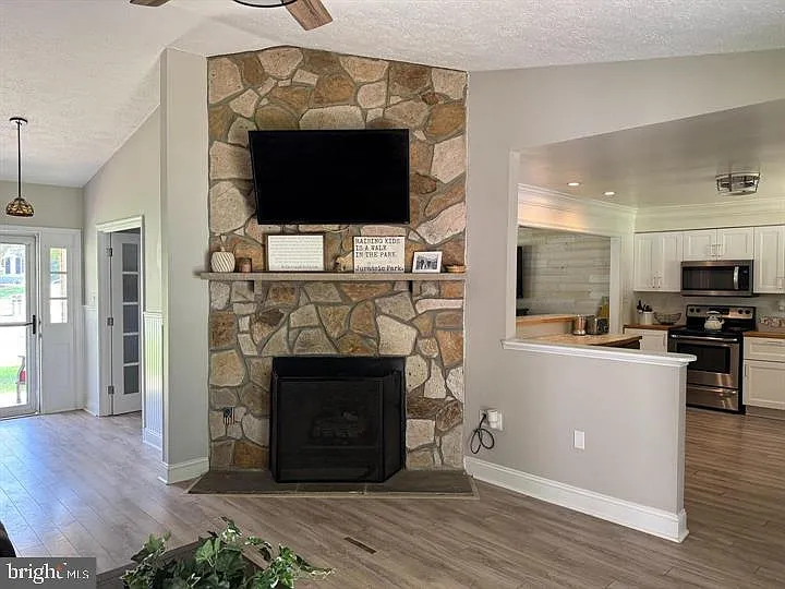 1367 Redwood Cir — Photo 7