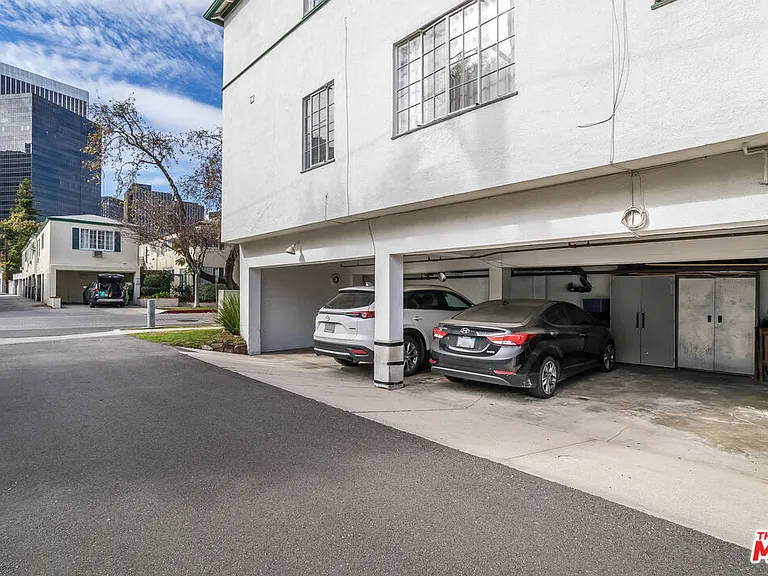 9768 W Olympic Blvd — Photo 29