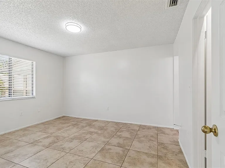 2945 Grovewood Blvd #A — Photo 36