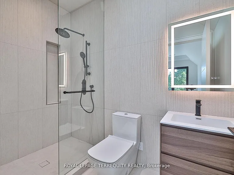 741 Woburn Ave — Photo 30