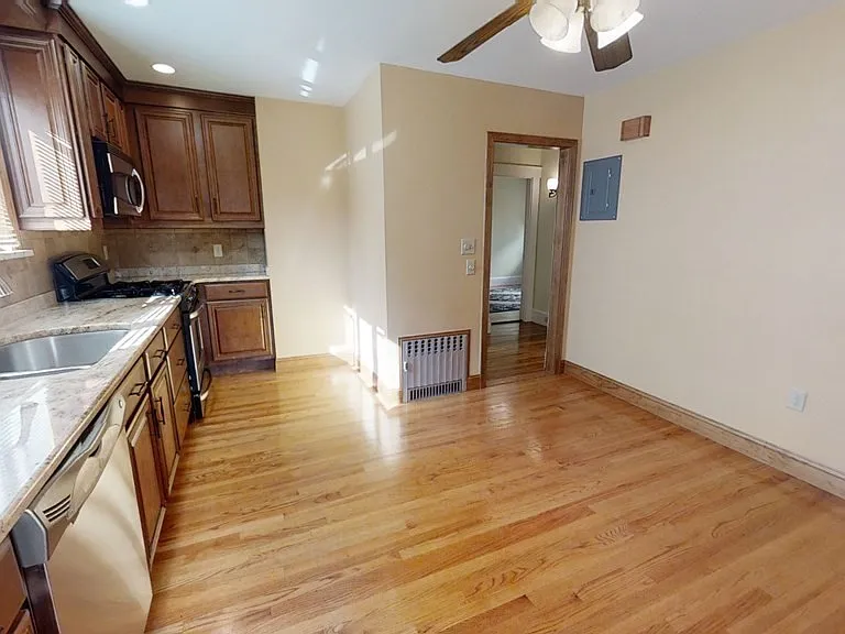 27-29 Cornell St #27 — Photo 5
