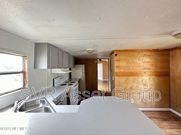 4th image of 950 Sidney St #25