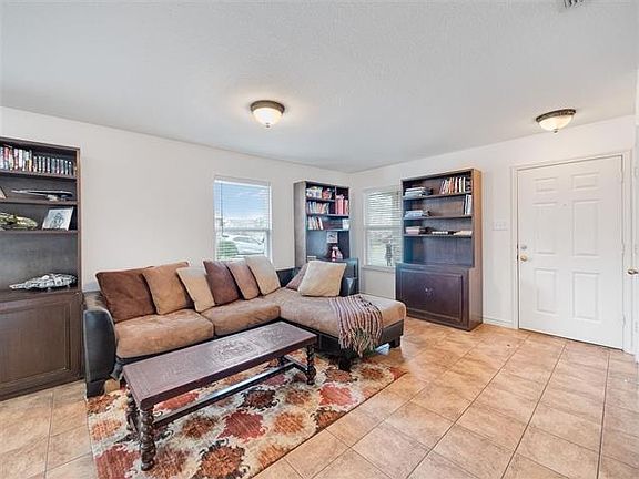 4th image of 2405 Gabriel Dr