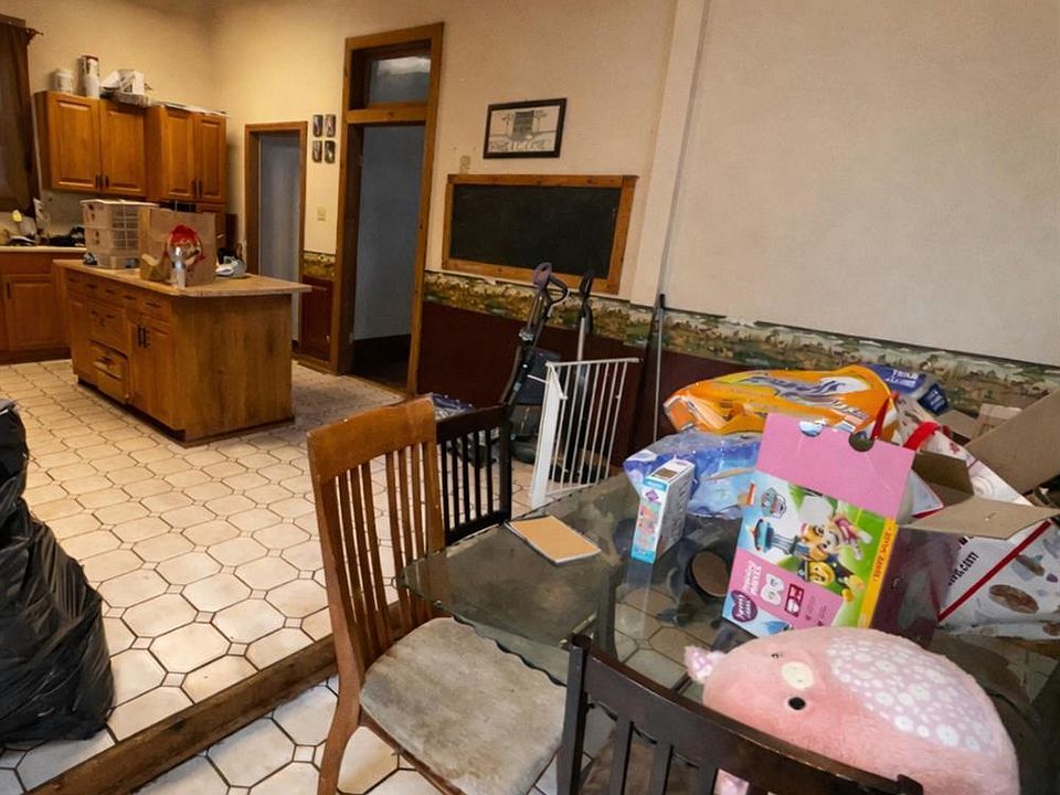 2nd image of 184 Locust St