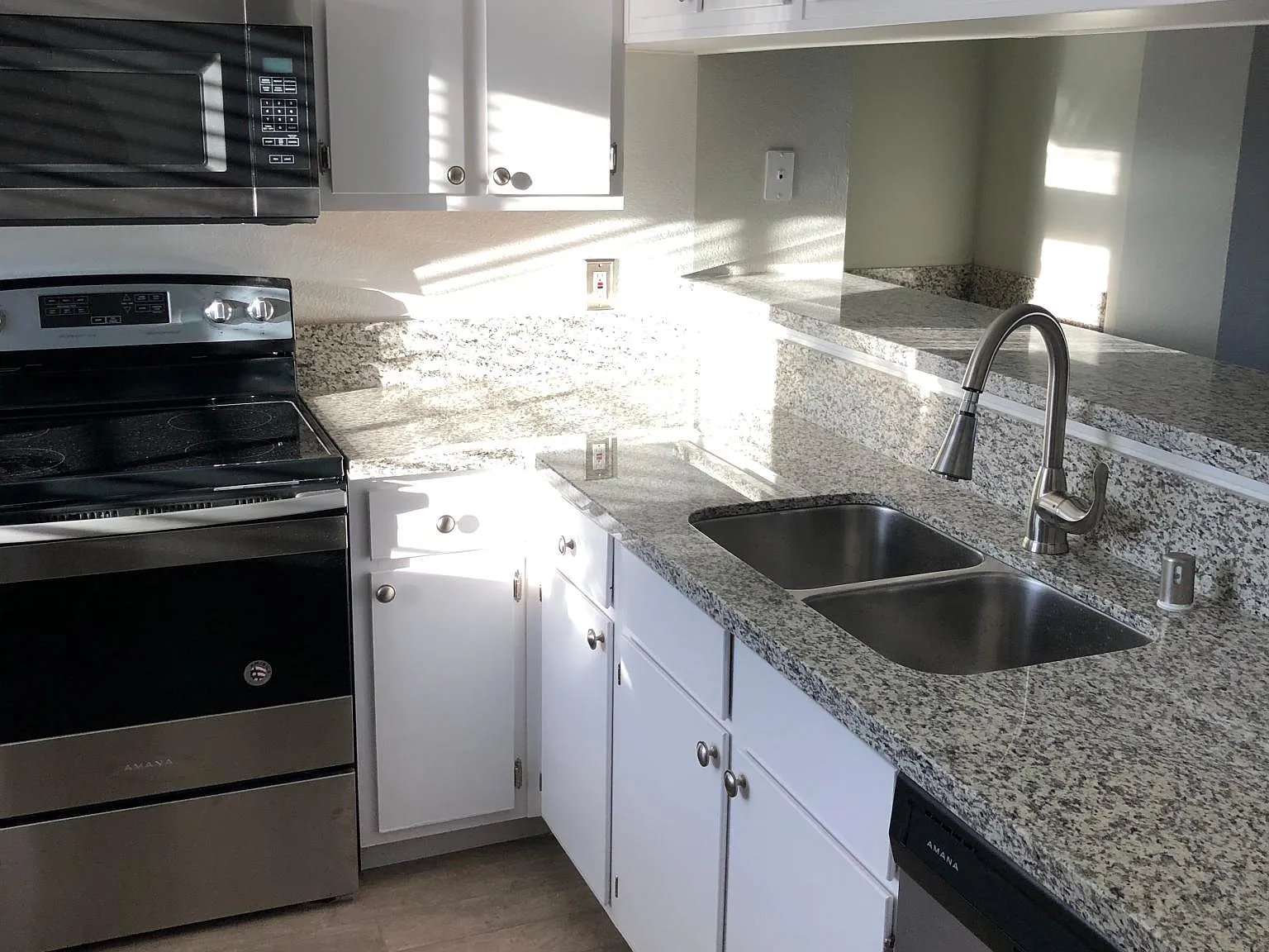 2040 Mesquite Ln — Photo 2