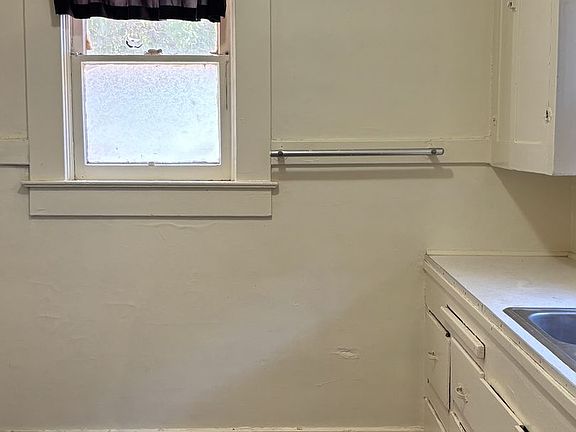 3rd image of 2087 N Marks Ave