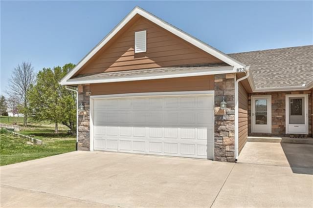 1st image of 823 Willow Pointe Cir