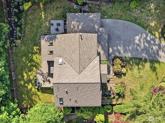 3rd image of 1535 SW 15th Place