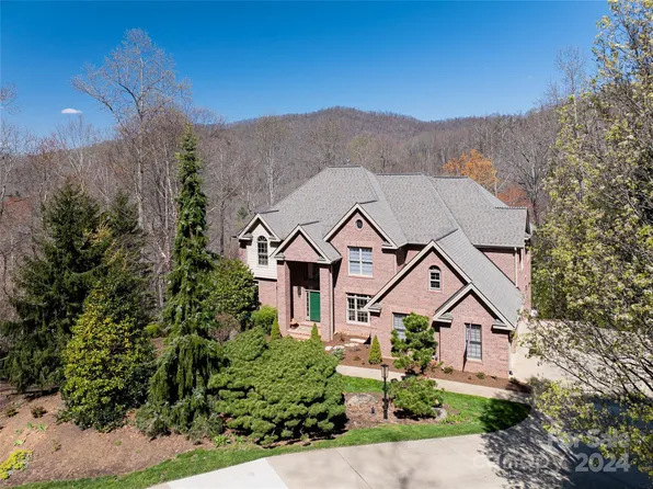 24 Hearthstone Dr, Asheville, NC 28803