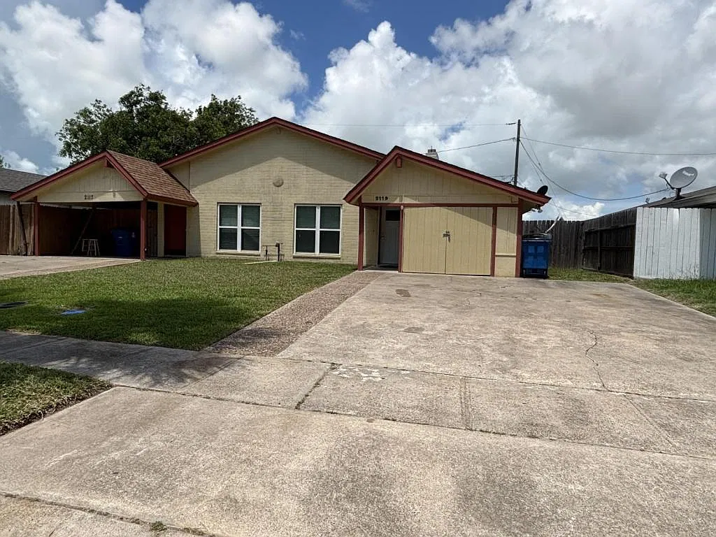 2119 Westwind Cir — Photo 1