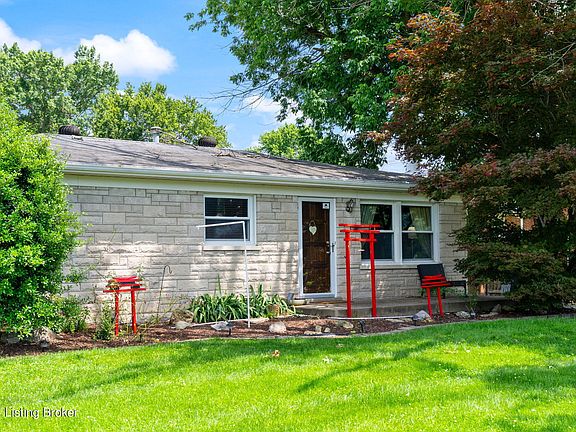 3rd image of 8313 Devonshire Dr