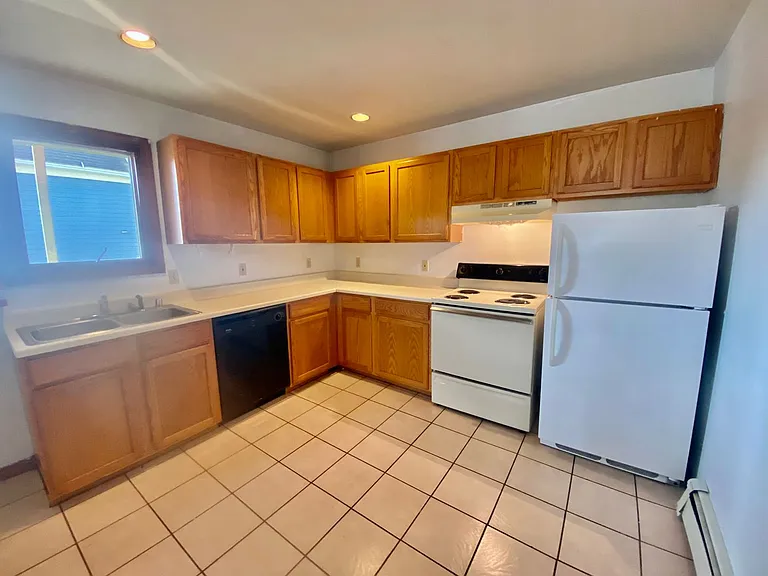 512 W Cross St — Photo 22