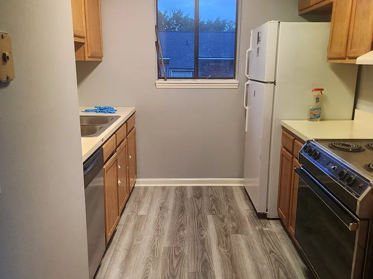 919 Belmont Dr — Photo 4