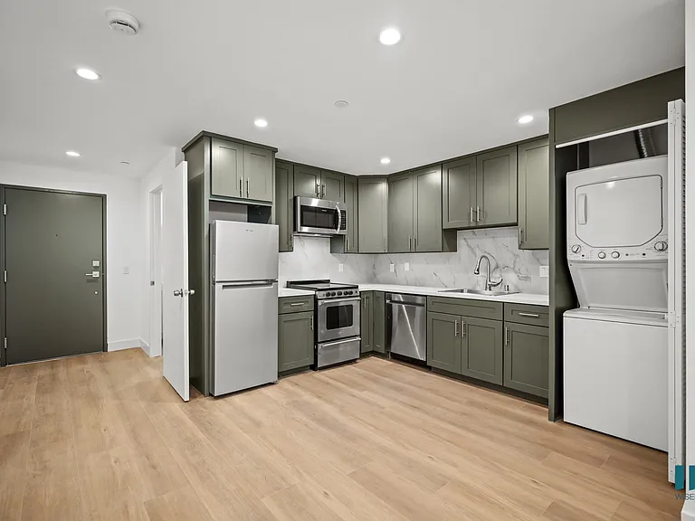 429 N Hayworth Ave — Photo 72
