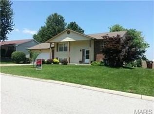 12 Vanguard Dr, Saint Peters, MO