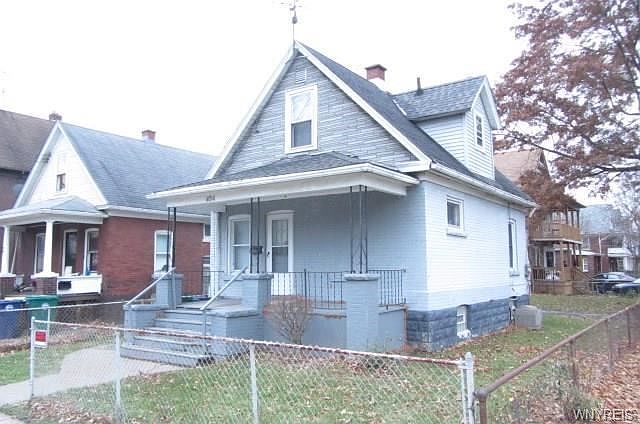2nd image of 454 24th St
