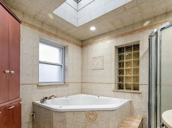 1669 East 32nd Street image 14 of 15