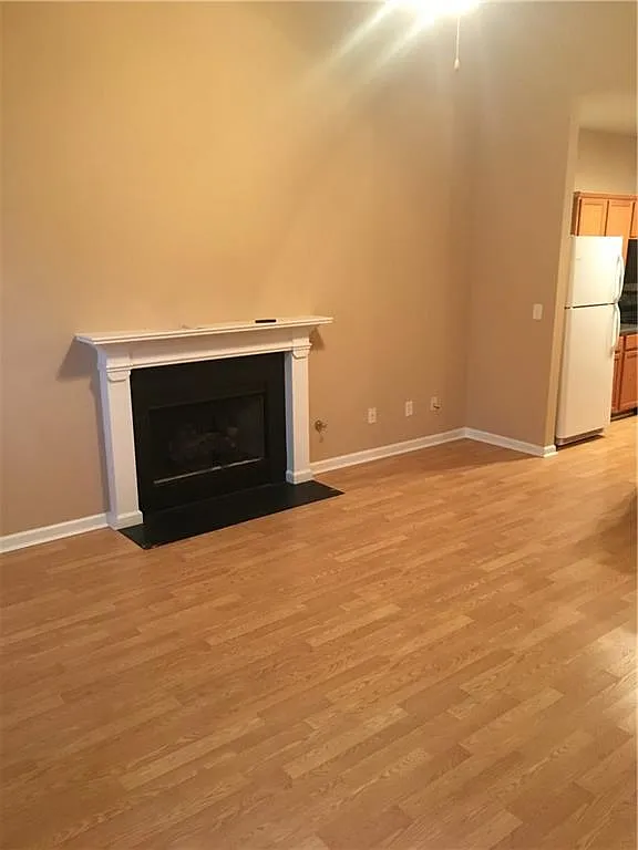 3 bed, 2.5 bath, 1960 sqft, $1,700 — Photo 2