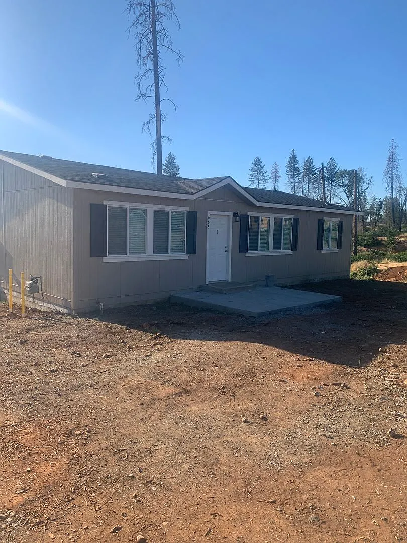 Central Paradise Location Brand Newer 3 bed 2 bath build in 2021 — Photo 1