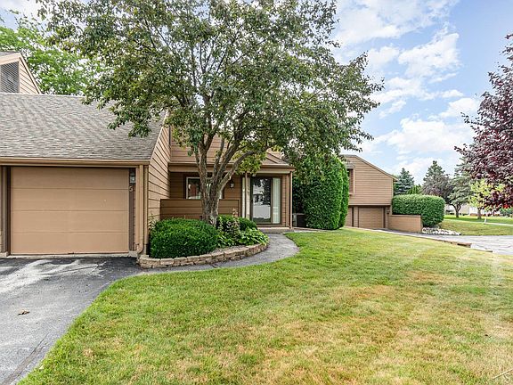 2nd image of 844 Fairlane Ct